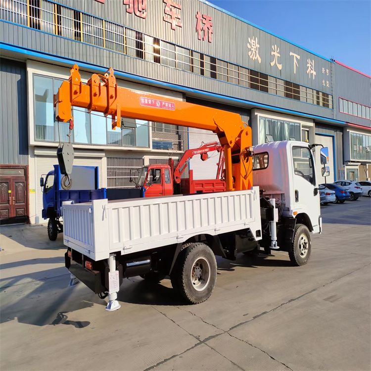 临县三轮随车吊定制 农用改装机自备吊中瑞长期出售